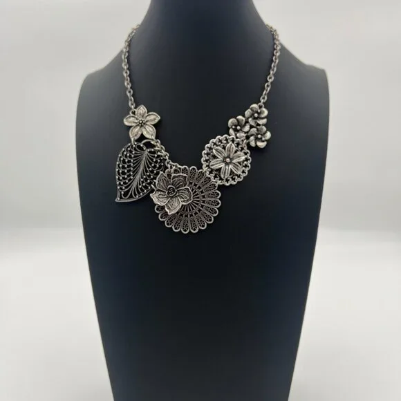 Stunning Silvertone Premier Designs Bib Necklace - Picture 4 of 5